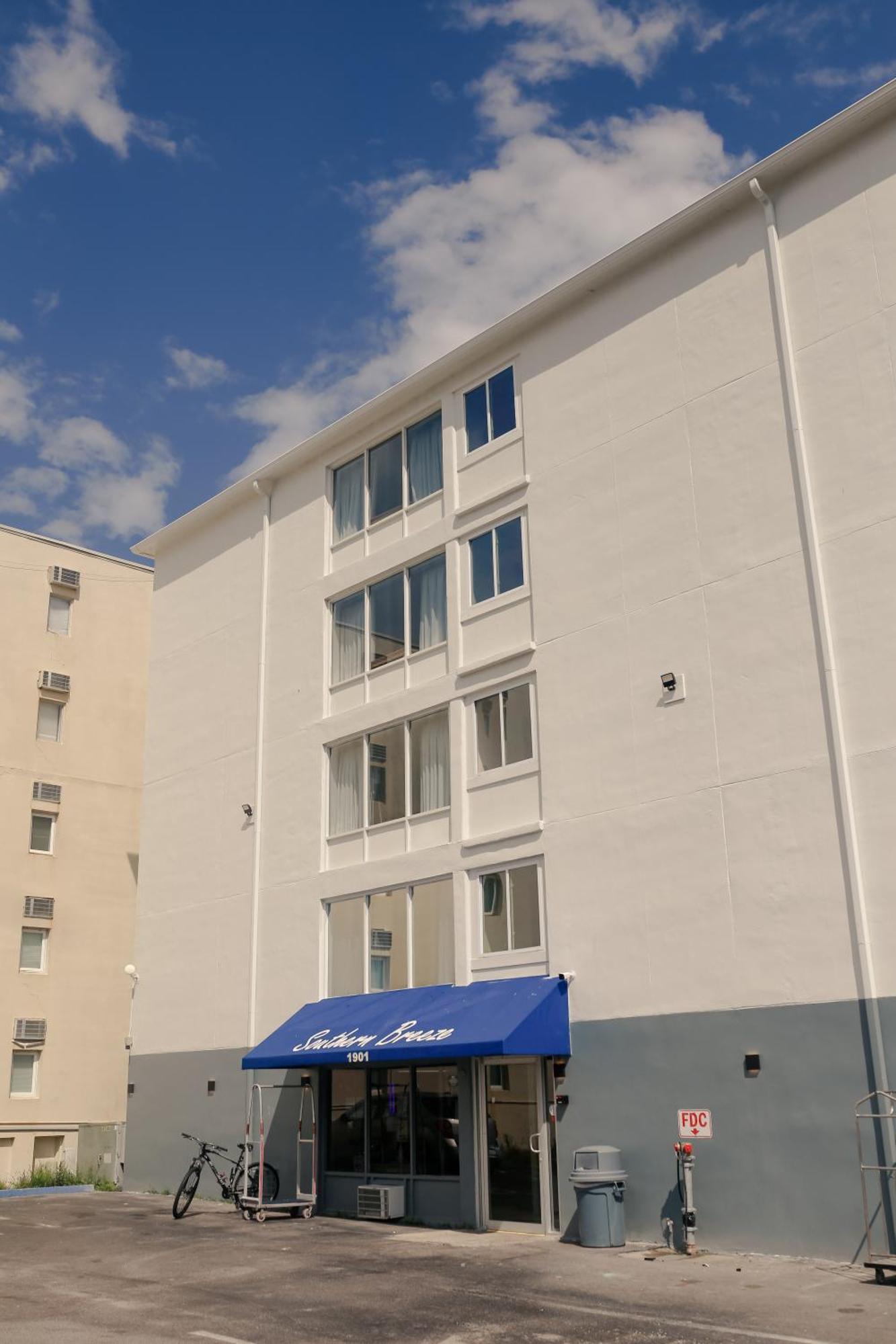Southern Breeze Ocean Front Hotel Myrtle Beach Buitenkant foto